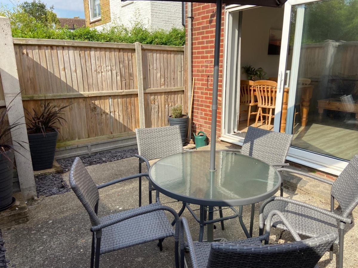 فيلا The Seagull, With Driveway And Patio Garden وايتستابل المظهر الخارجي الصورة